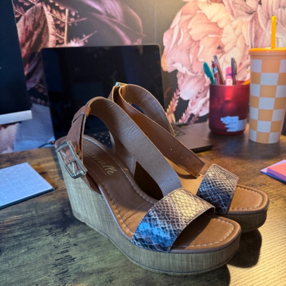 Intervalle Wedge Sandals - Picture 2 of 3